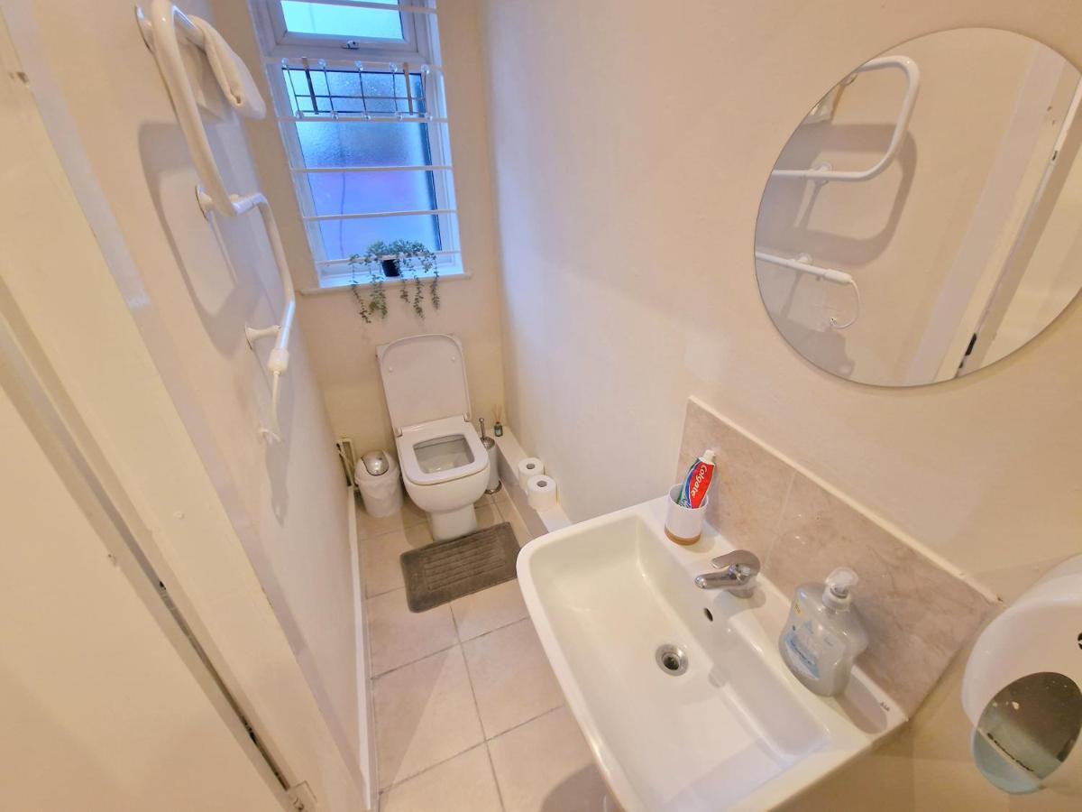Super Studio With Two Bedrooms - Five Minutes From The Station! London Kültér fotó