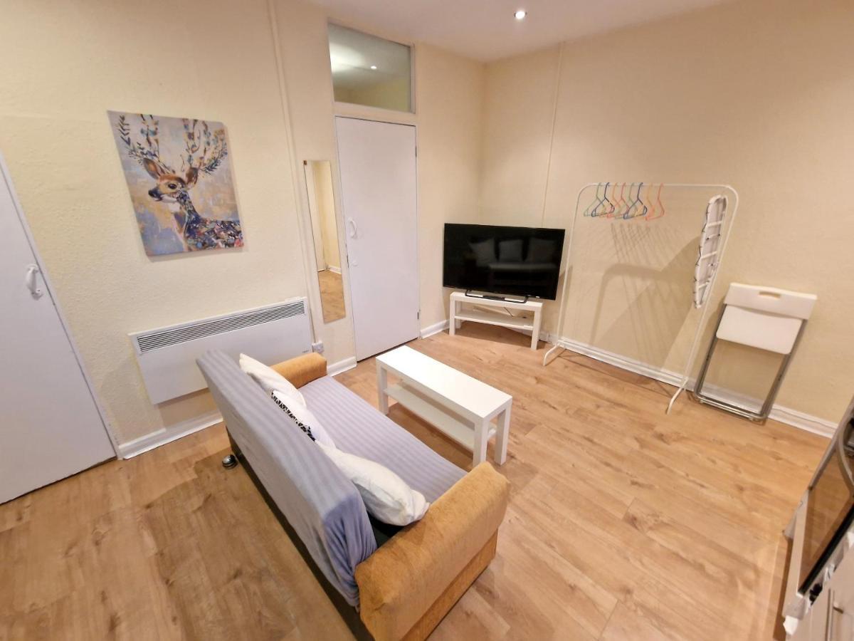 Super Studio With Two Bedrooms - Five Minutes From The Station! London Kültér fotó